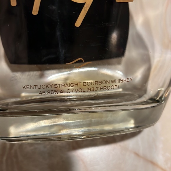 Empty liquor bottles - Picture 3 of 6